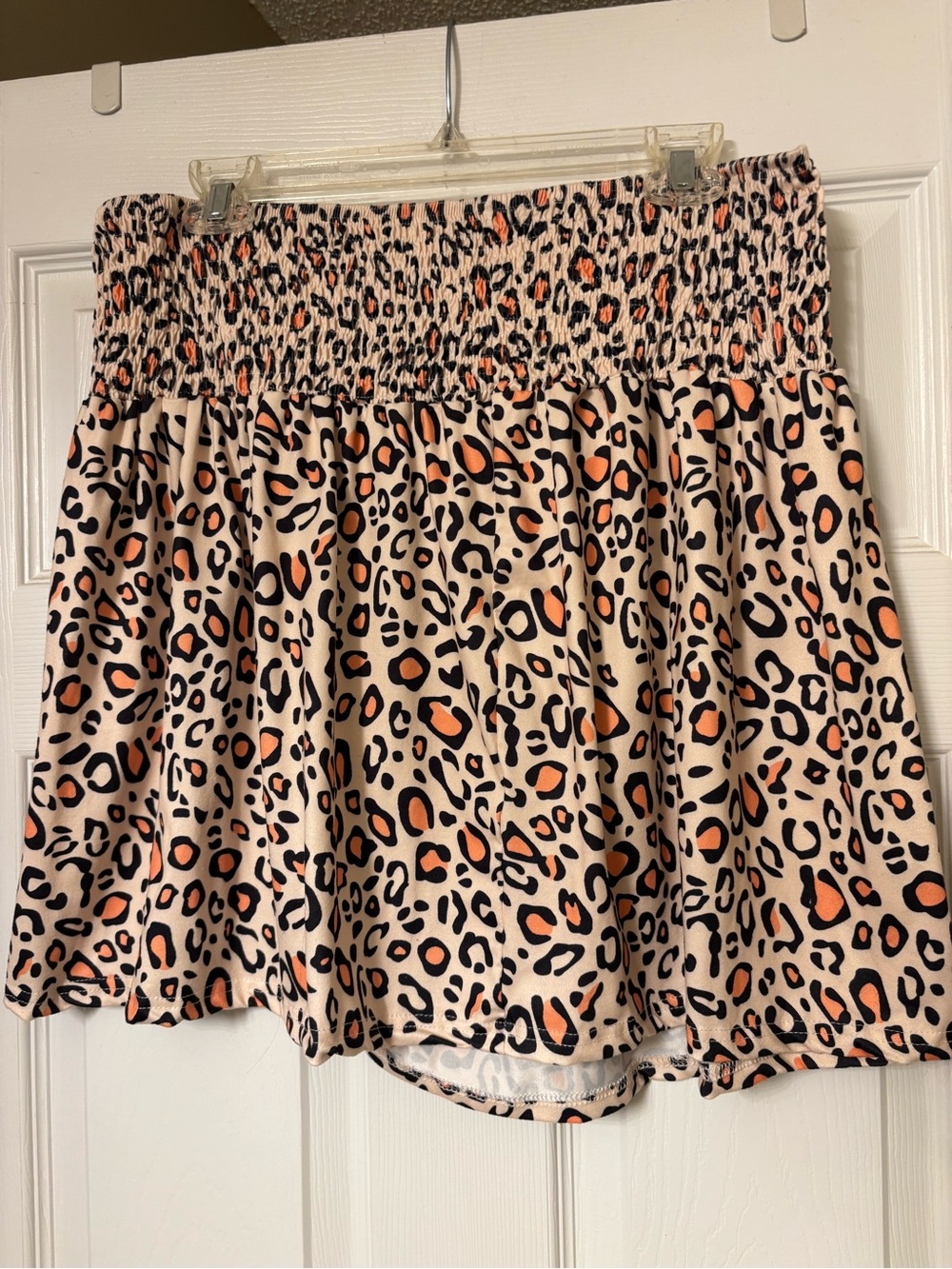 Like new leopard print strapless/tube top. Sz 2XL
